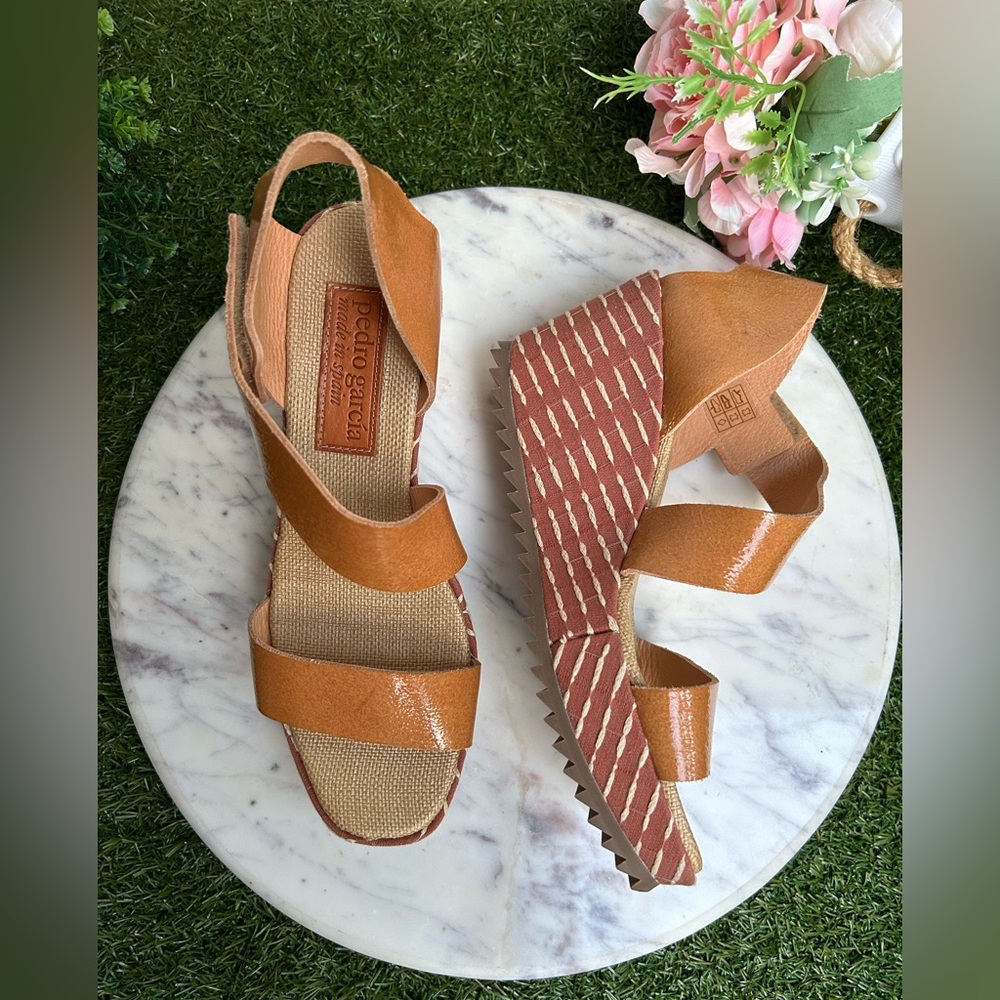 PEDRO GARCÍA fidelia
QUARTER-BACK WEDGE
$595 
maple vacchetta
SANDALS US 7 NEW